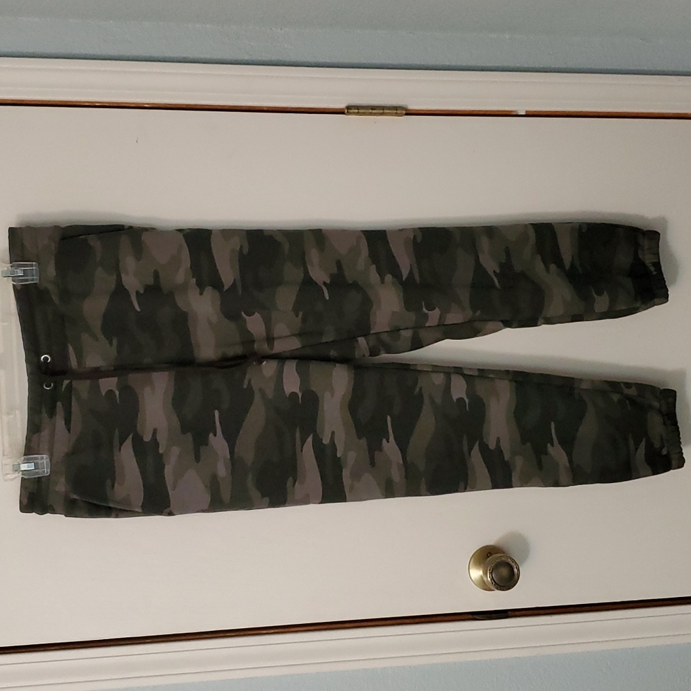 WILD FABLE CAMOUFLAGE SMALL SWEATPANTS NWOT